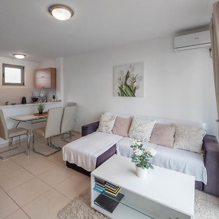 Sea View Two Bedroom Family Apartment With Pool - Sunset Ivanovici Бечичи Экстерьер фото