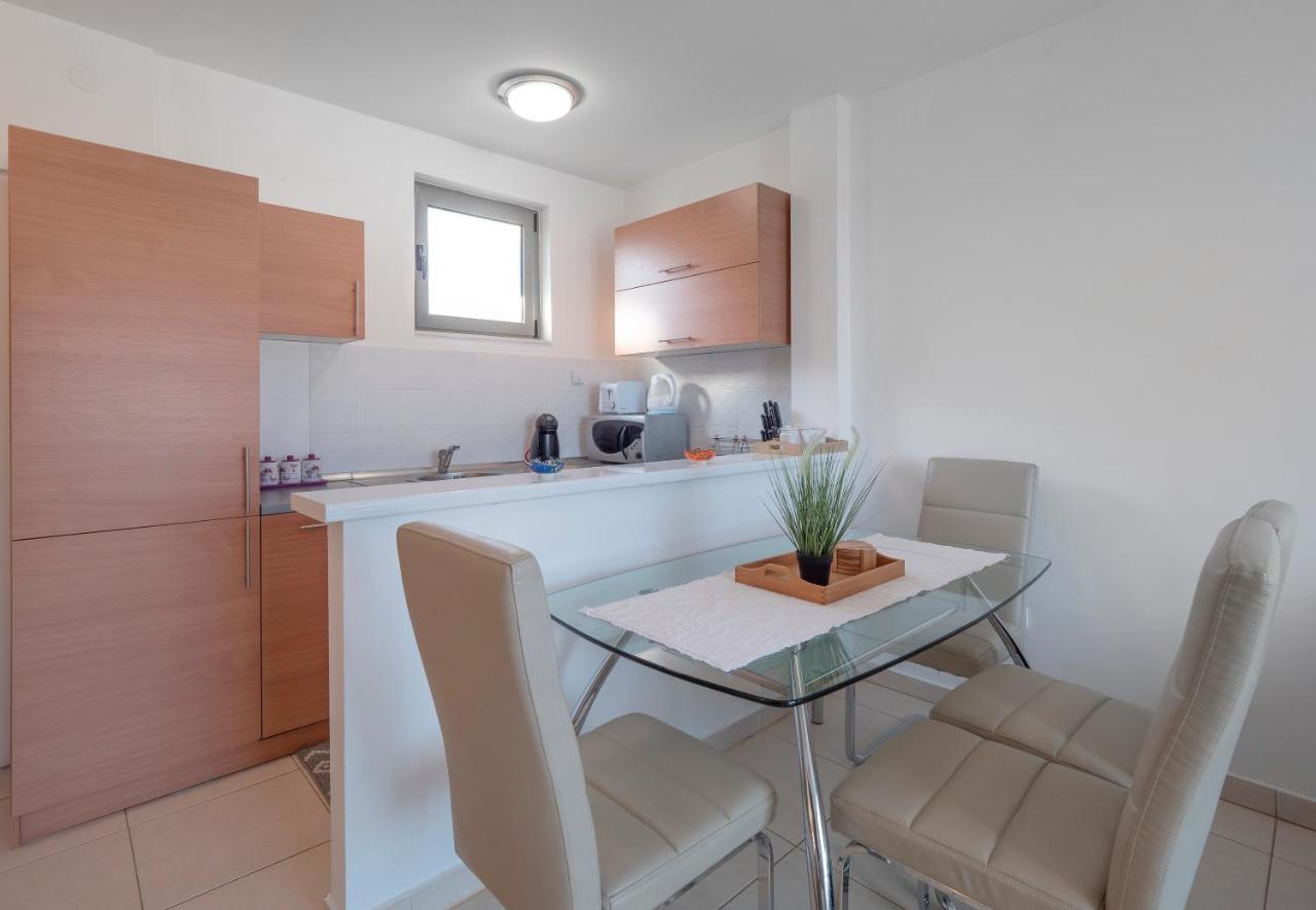 Sea View Two Bedroom Family Apartment With Pool - Sunset Ivanovici Бечичи Экстерьер фото