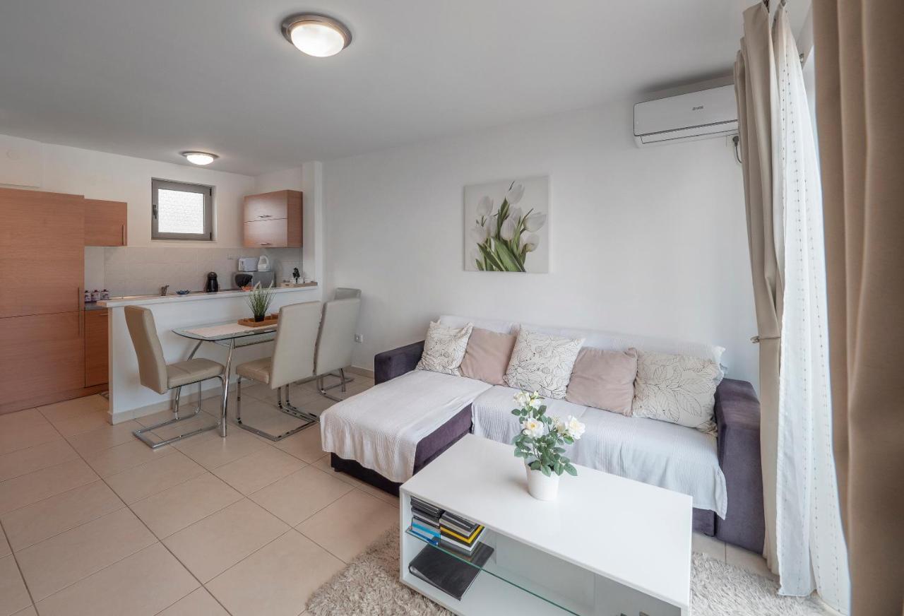 Sea View Two Bedroom Family Apartment With Pool - Sunset Ivanovici Бечичи Экстерьер фото